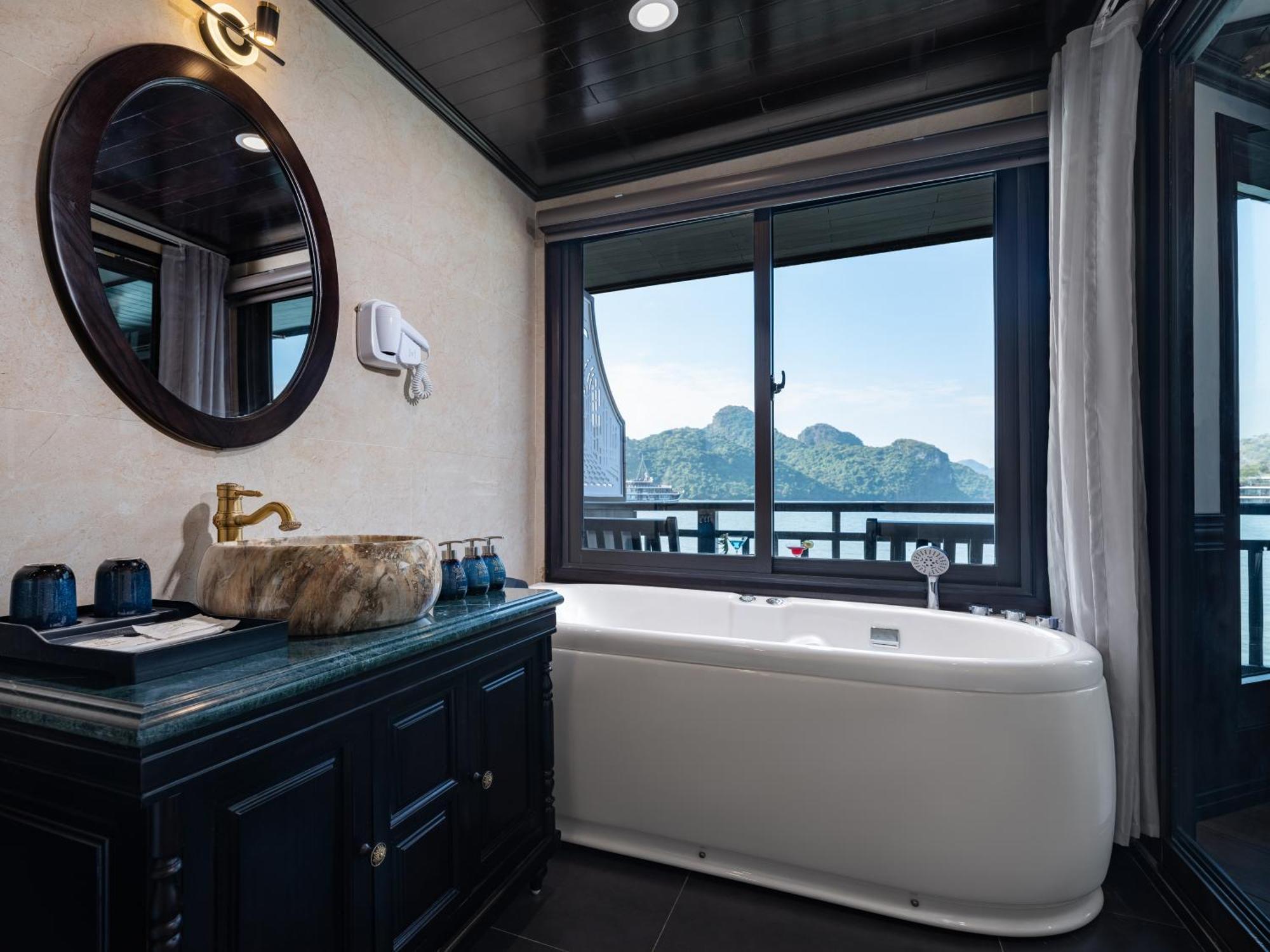 Rita Cruise Hotel Ha Long Exterior photo